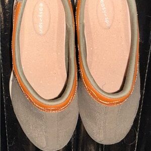 Easy Spirit Women's Brown and Tan Athletic Shoes